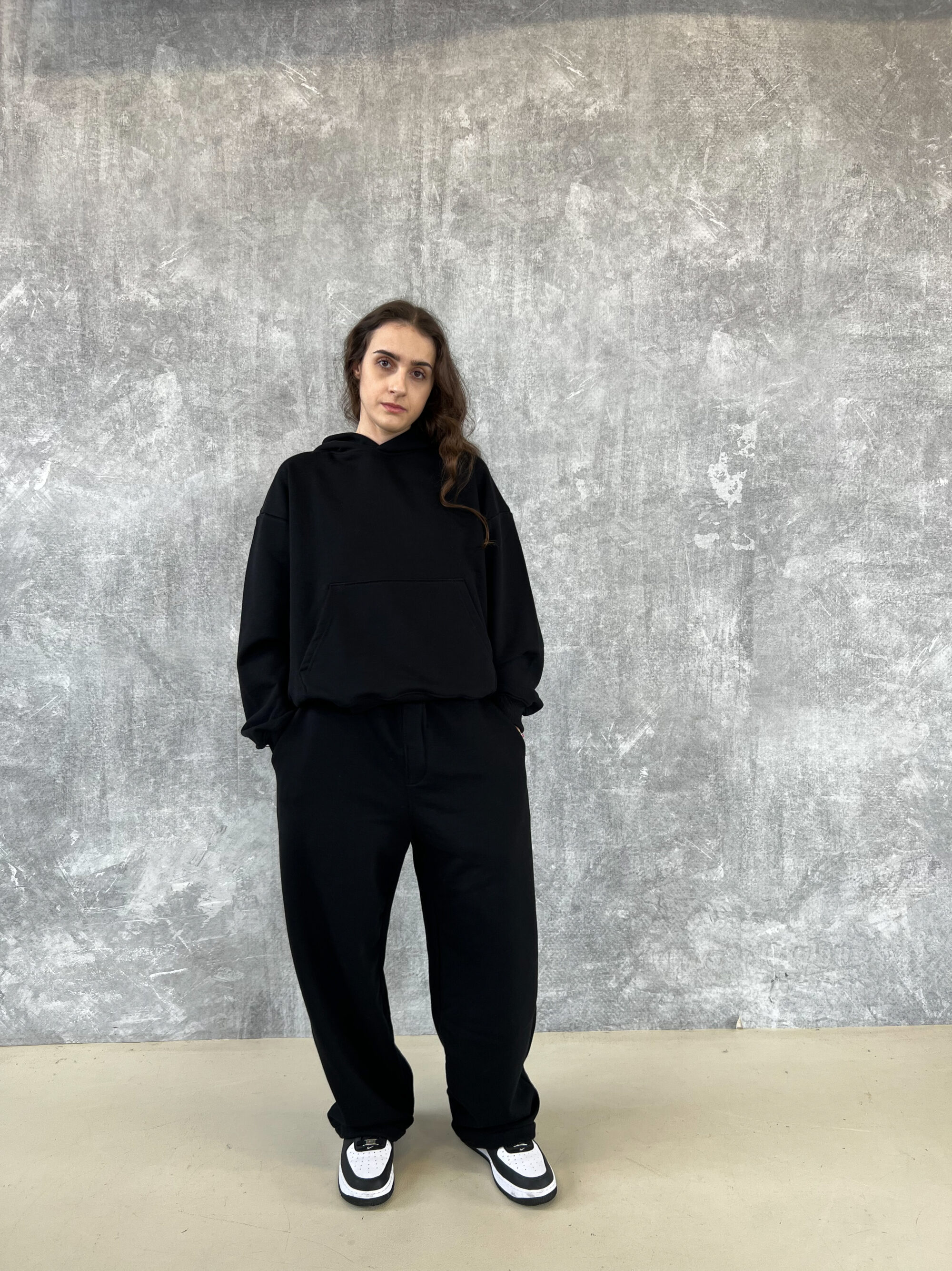 BOXY CLEAN BLACK HOODIE