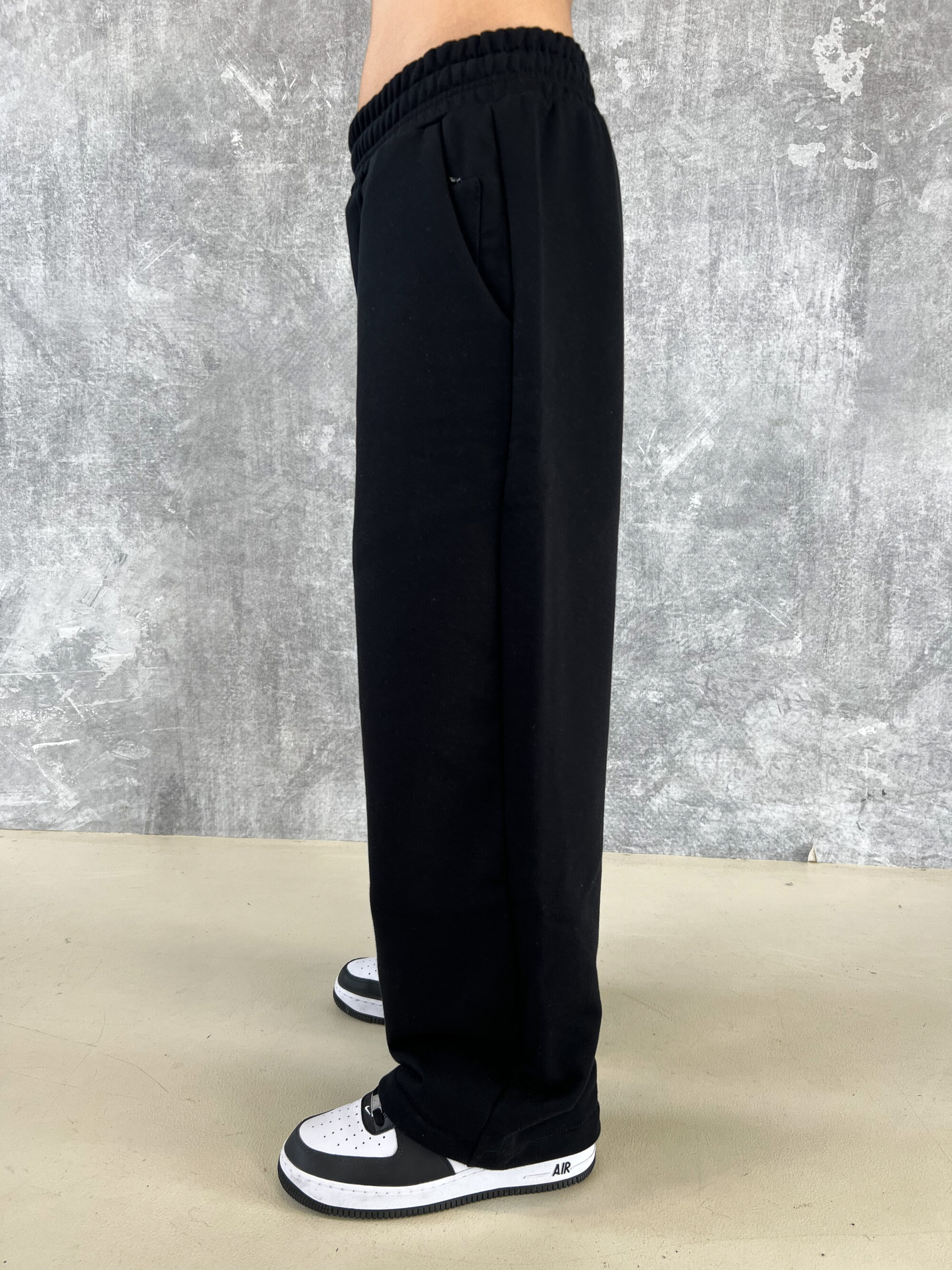 BOXY CLEAN BLACK SWEATPANTS