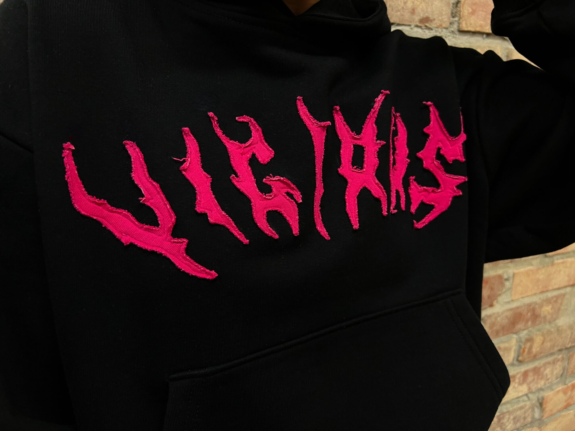 BOXY HOODIE WITH PINK RAGGED EMBROIDERY