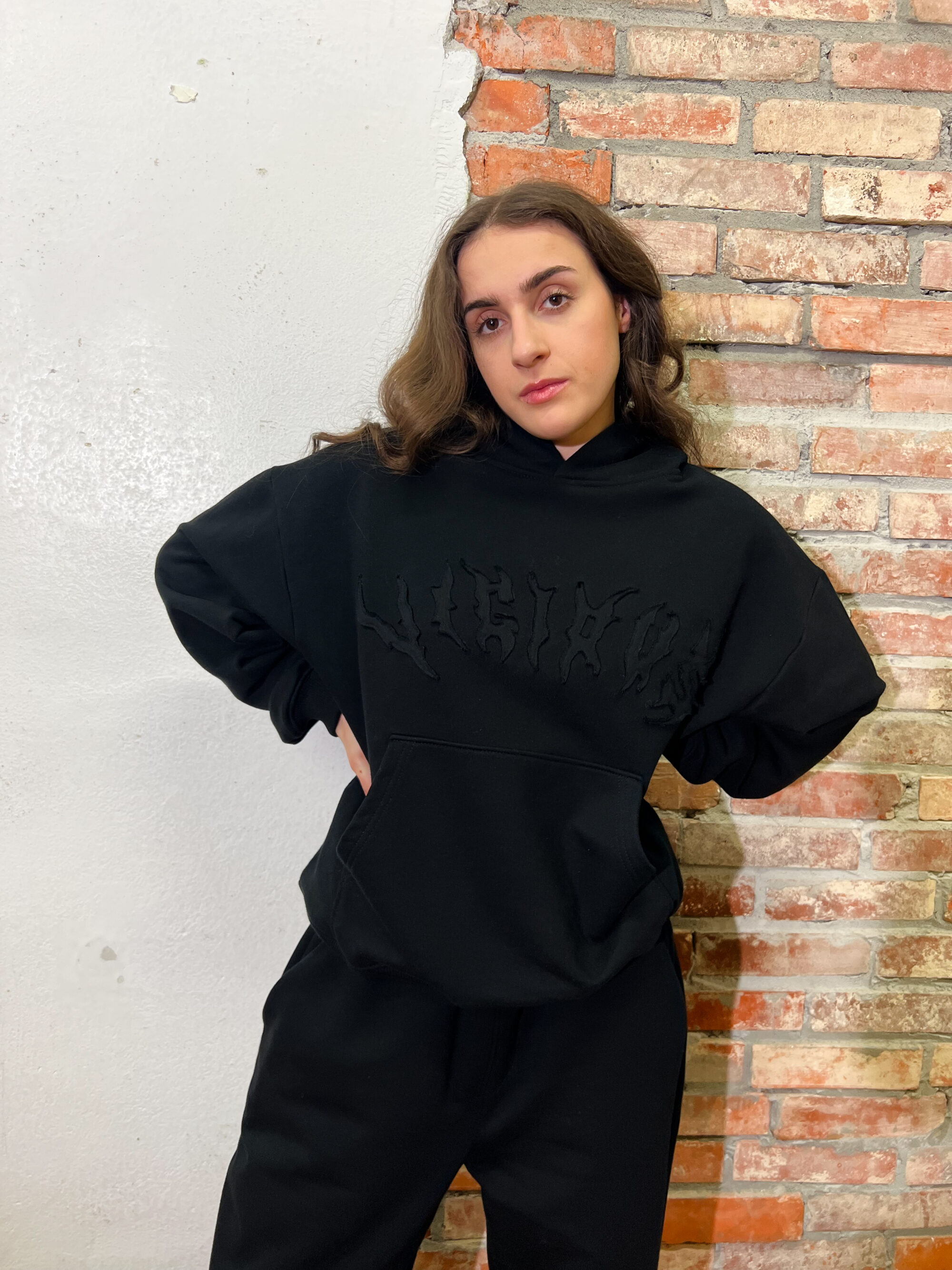 BOXY HOODIE WITH BLACK RAGGED EMBROIDERY