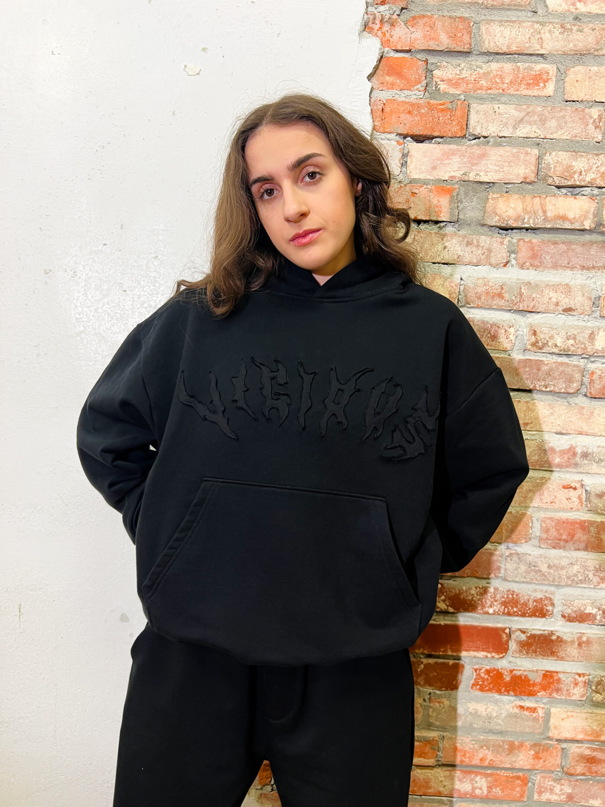 BOXY HOODIE WITH BLACK RAGGED EMBROIDERY