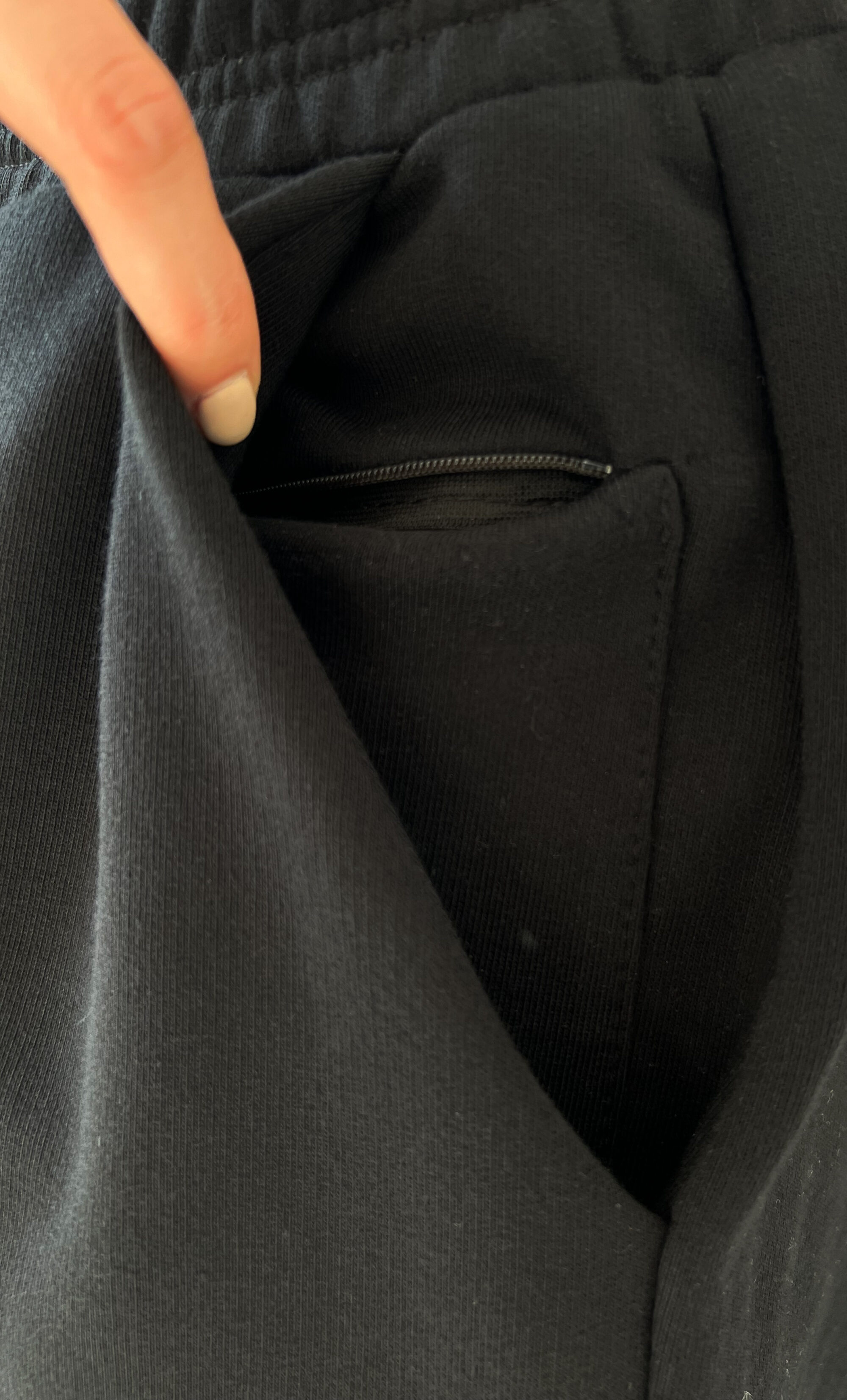 BOXY CLEAN BLACK SWEATPANTS